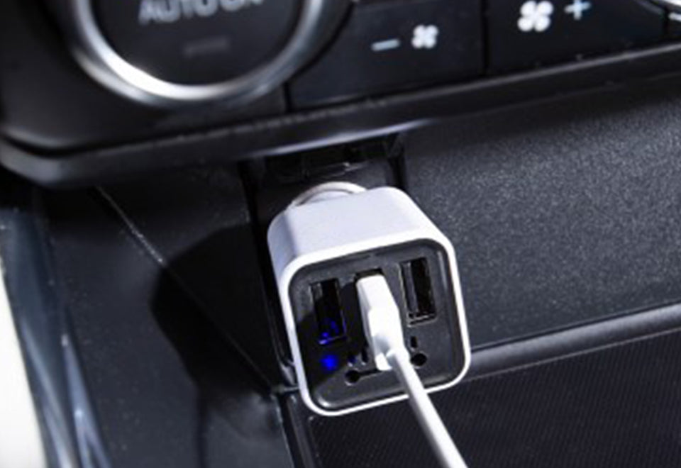 Purificateur D'air Ioniseur Pour Voiture - Avec 2 Ports USB De Charge - Design Argenté, Branchement Allume-cigare